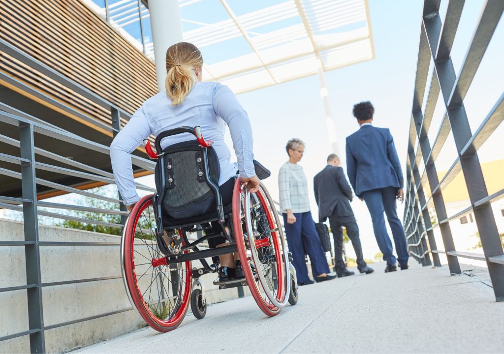 Accessibility in the space surrounding business premises